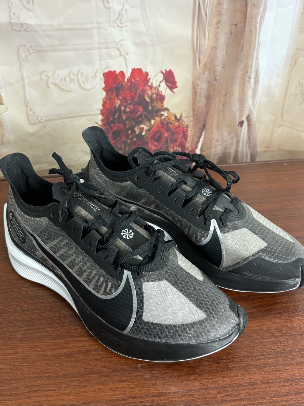 NEW Nike Black and Gray Zoom Running Shoes with Reflective Swoosh - Picture 3 of 9